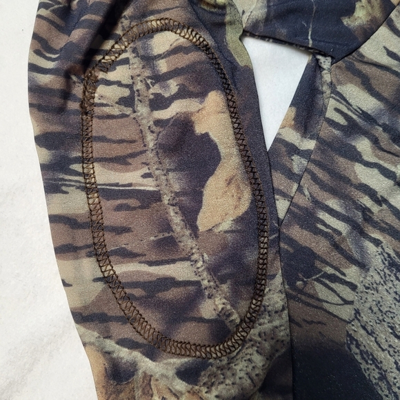 Rynoskin Insect Tick Body Armor Shirt Men's Size Large Camo Stretchy Made In USA - Picture 6 of 7